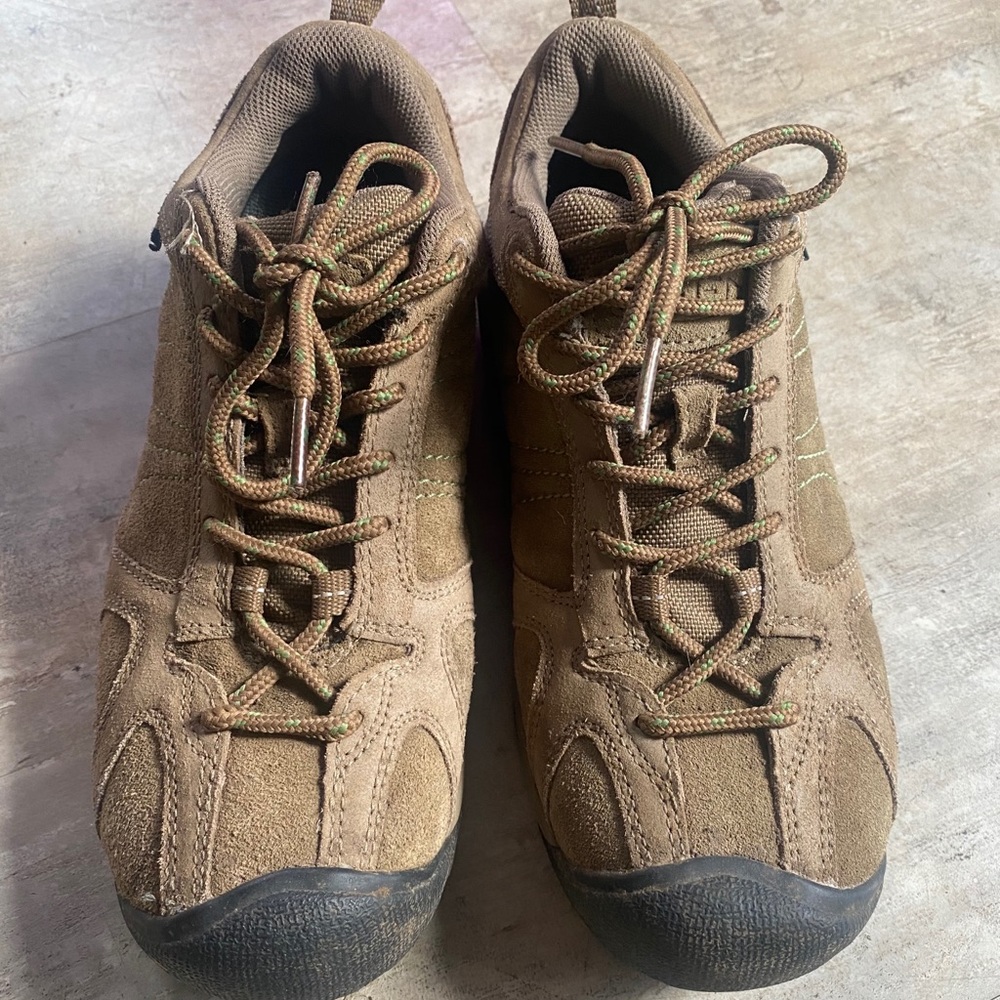 Women’s Keen hiking boots brown size 7.5